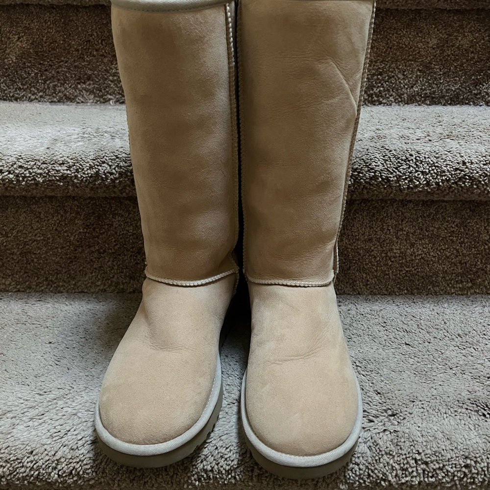 Uggs size 10 Tall boots no flaws EUC